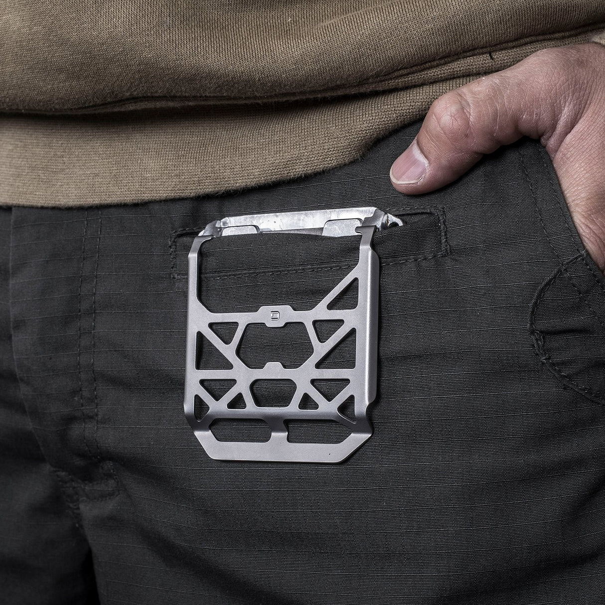 M1 Chassis Clip - Klipsu