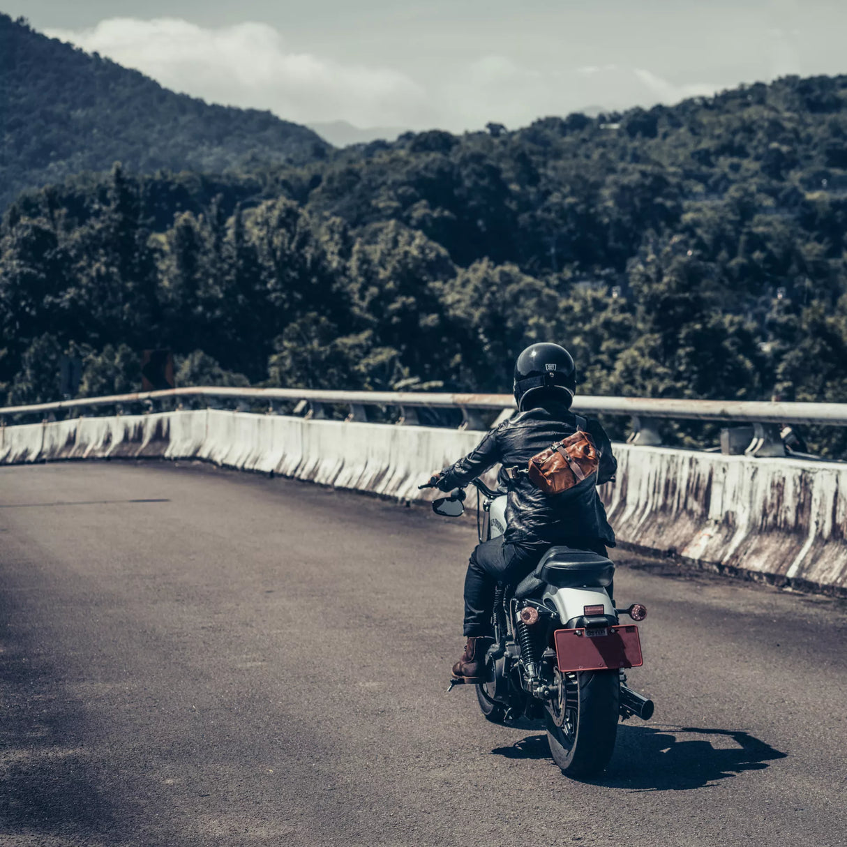 Mini Rider Leather 3.5 L Sling Bag