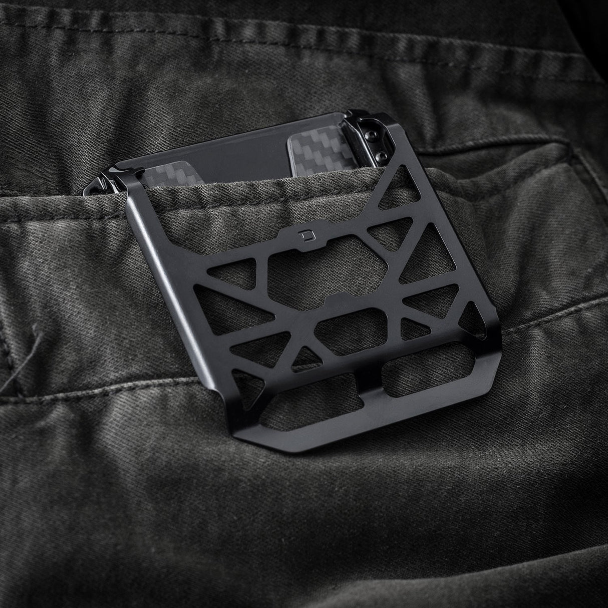 M1 Chassis Clip - Klipsu