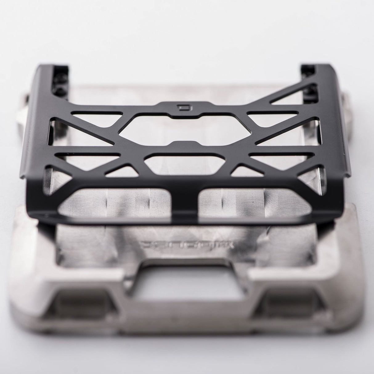 M1 Chassis Clip - Klipsu