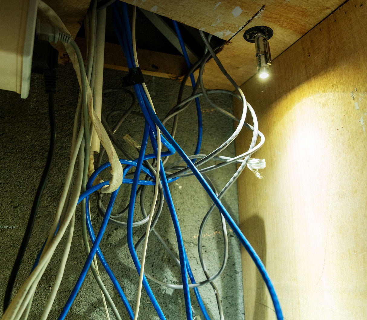 RA30 Magnetic Tail Base