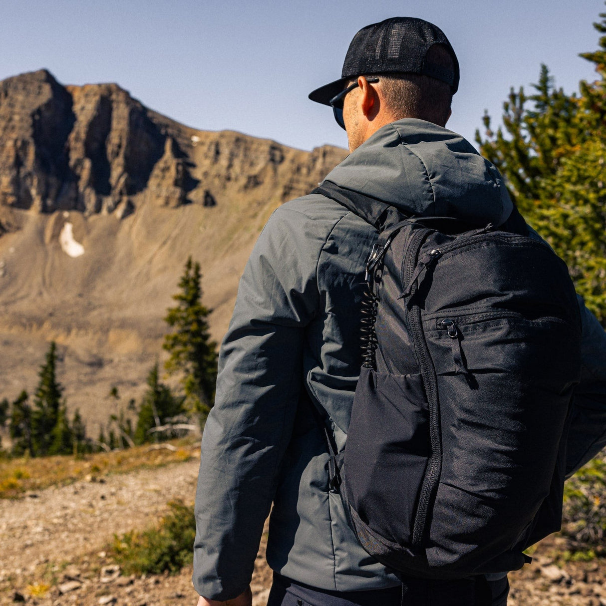 Mountain Panel Loader 22 L Backpack