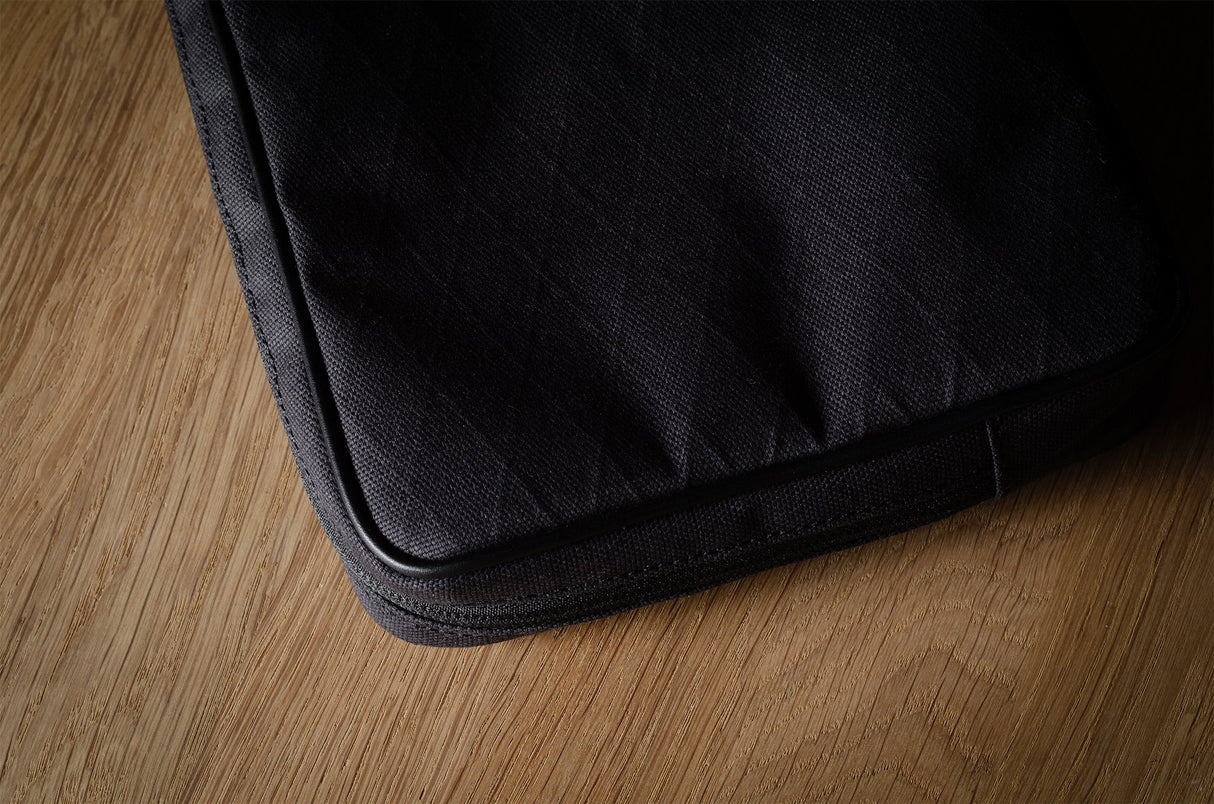 Content Cable Case Medium