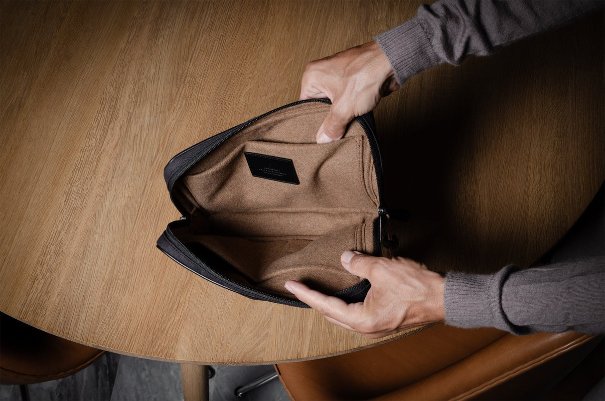 Content Cable Case Medium