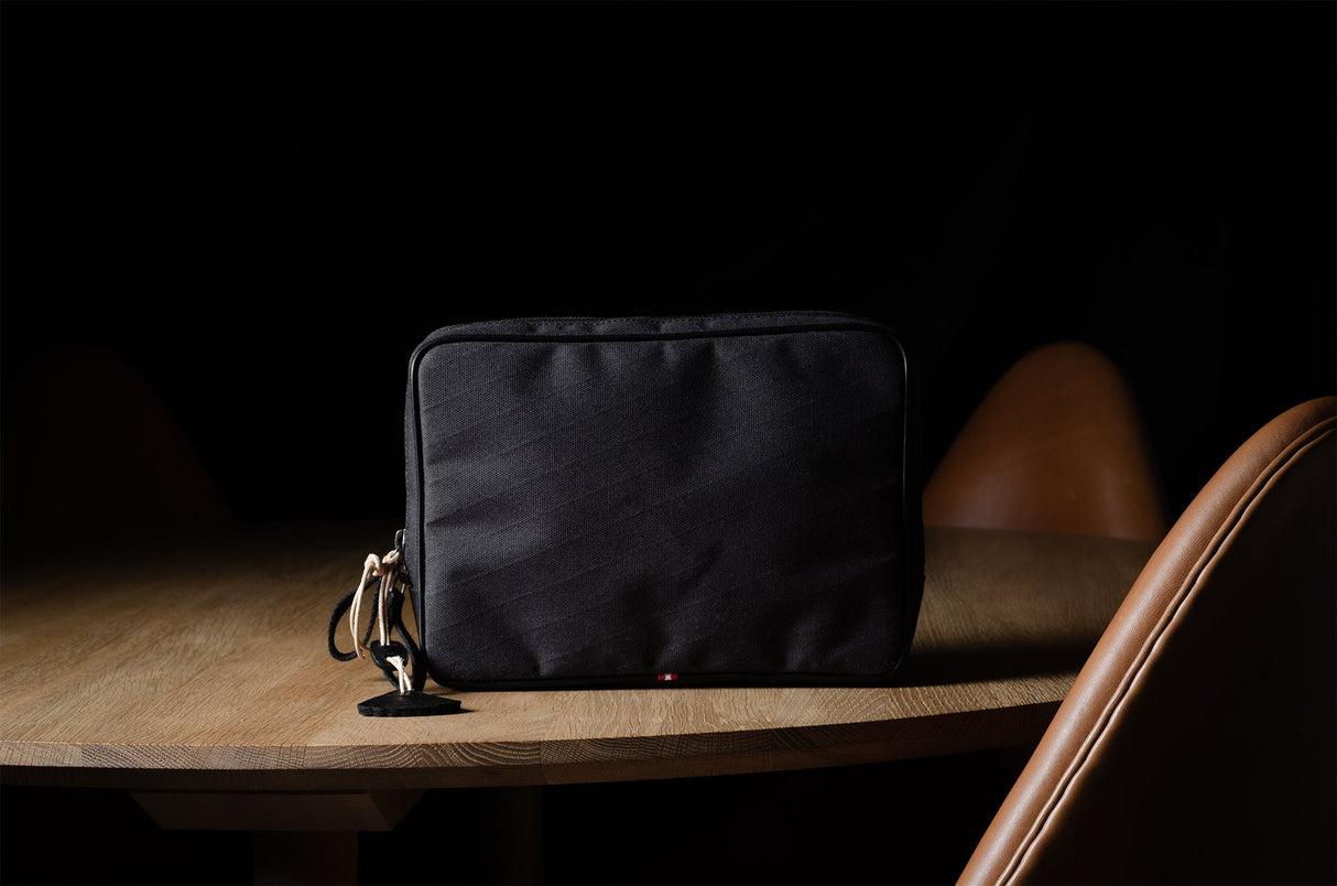 Content Cable Case Medium