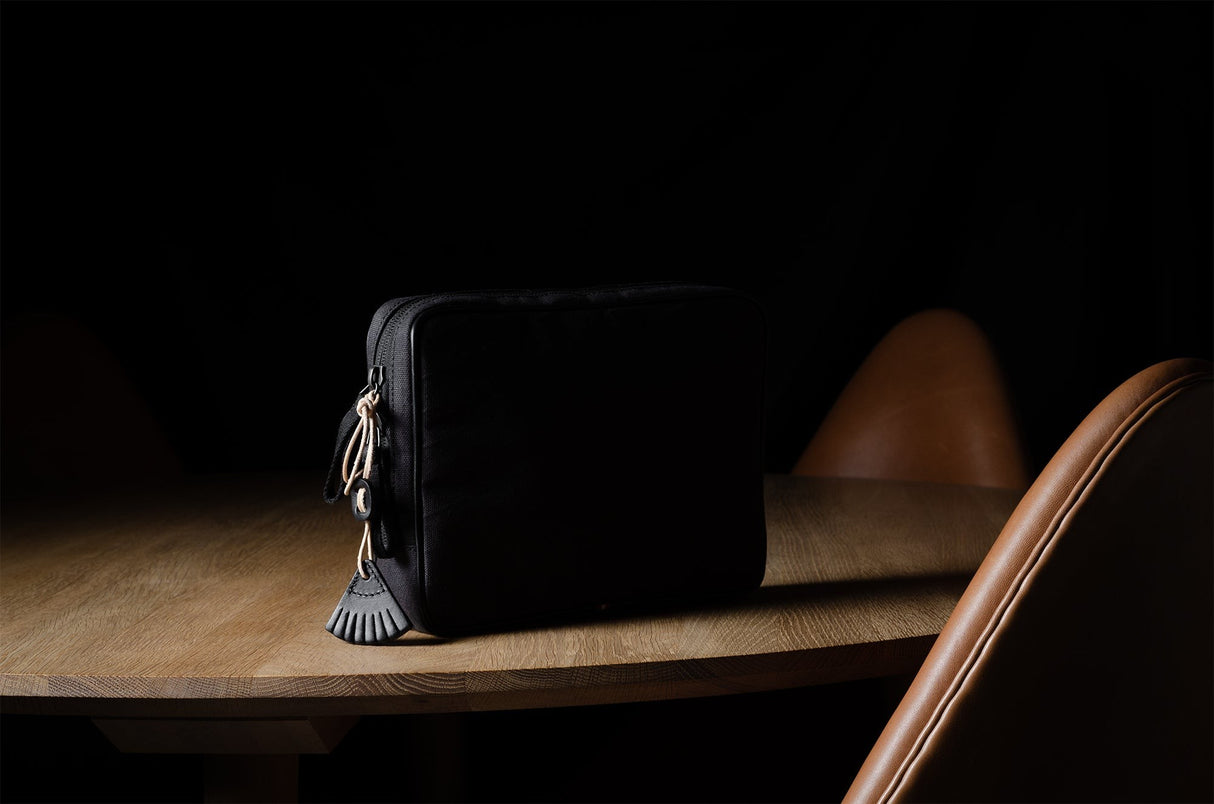 Content Cable Case Medium