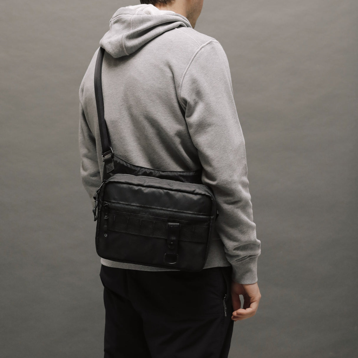 Sling Pouch Large - Laukku