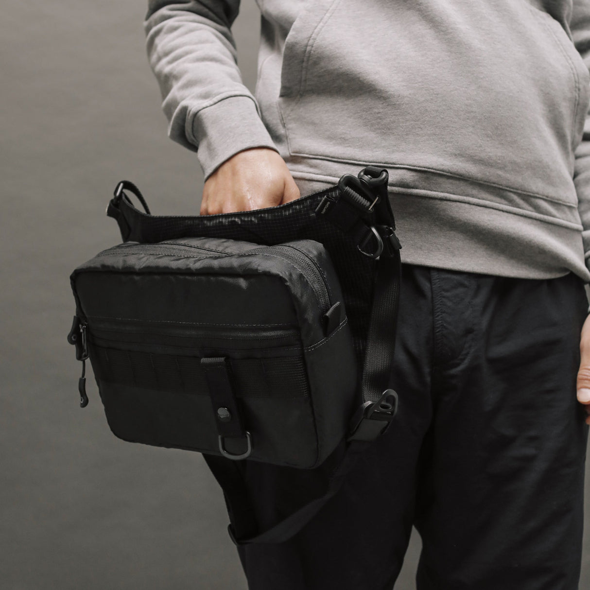 Sling Pouch Large - Laukku