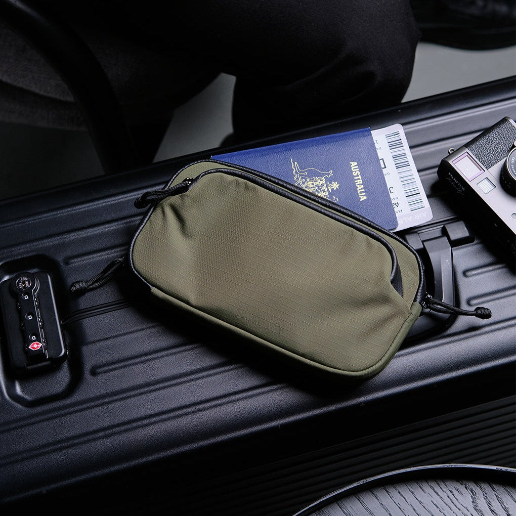 Alpaka Bravo Passport Pouch