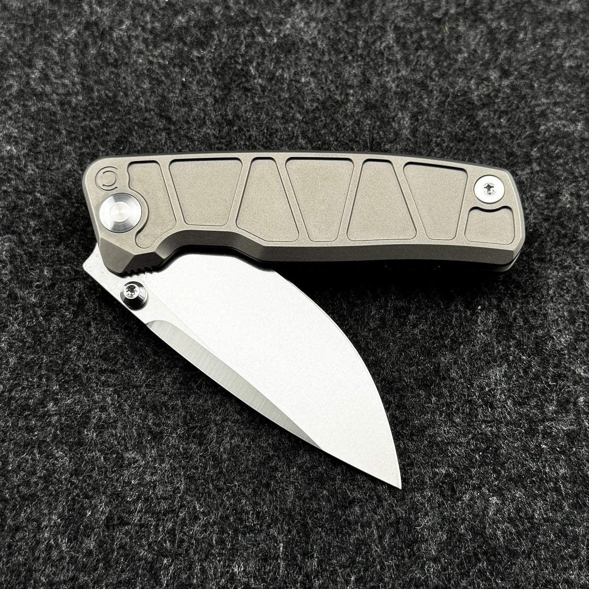 CornCraft Redshift Thumb Stud Knife