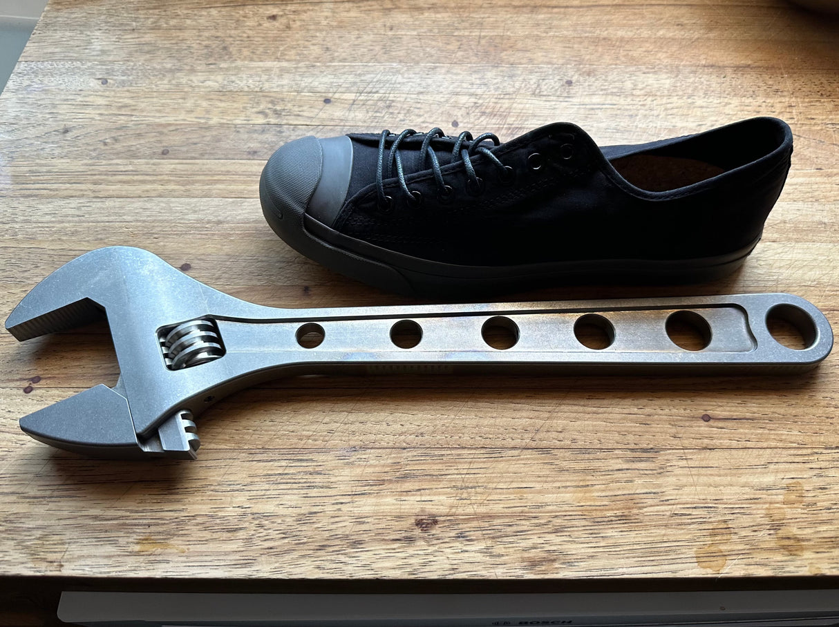 CountyComm Adjustable Wrench Titanium 18"