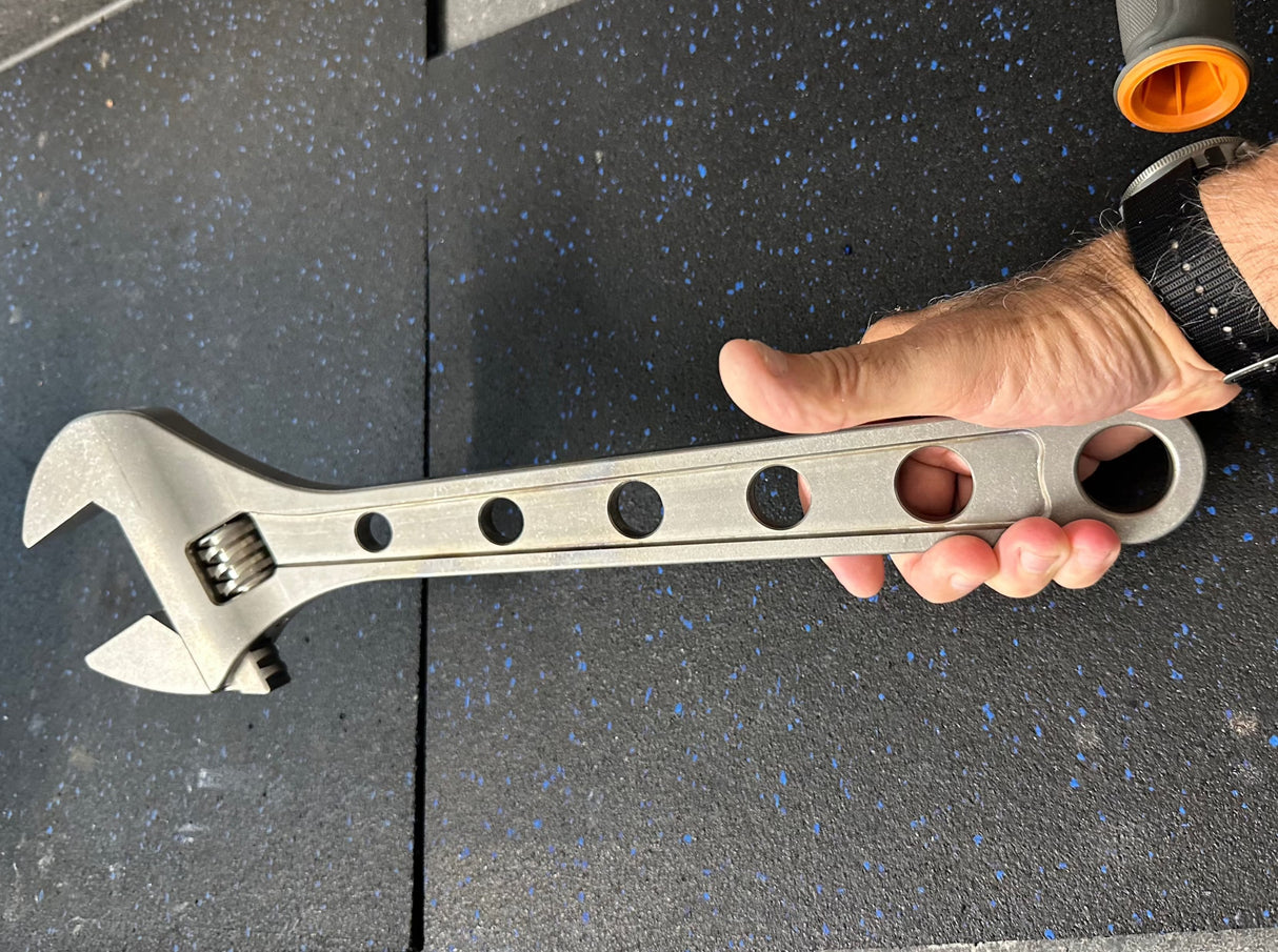 CountyComm Adjustable Wrench Titanium 18"