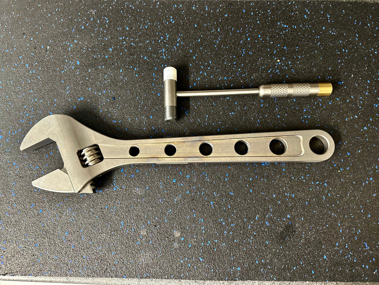 CountyComm Adjustable Wrench Titanium 18"