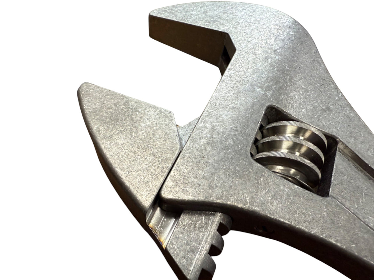 CountyComm Adjustable Wrench Titanium 18"