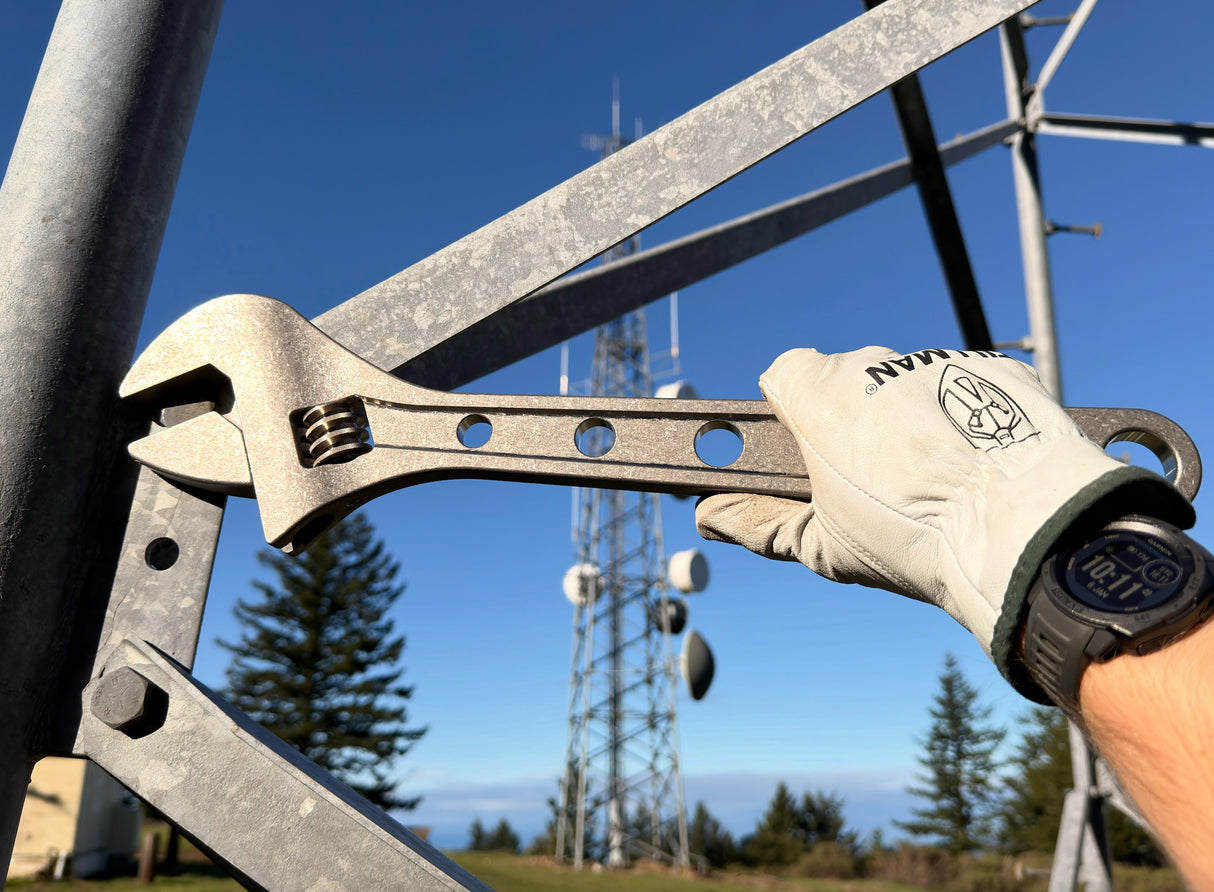 CountyComm Adjustable Wrench Titanium 18"