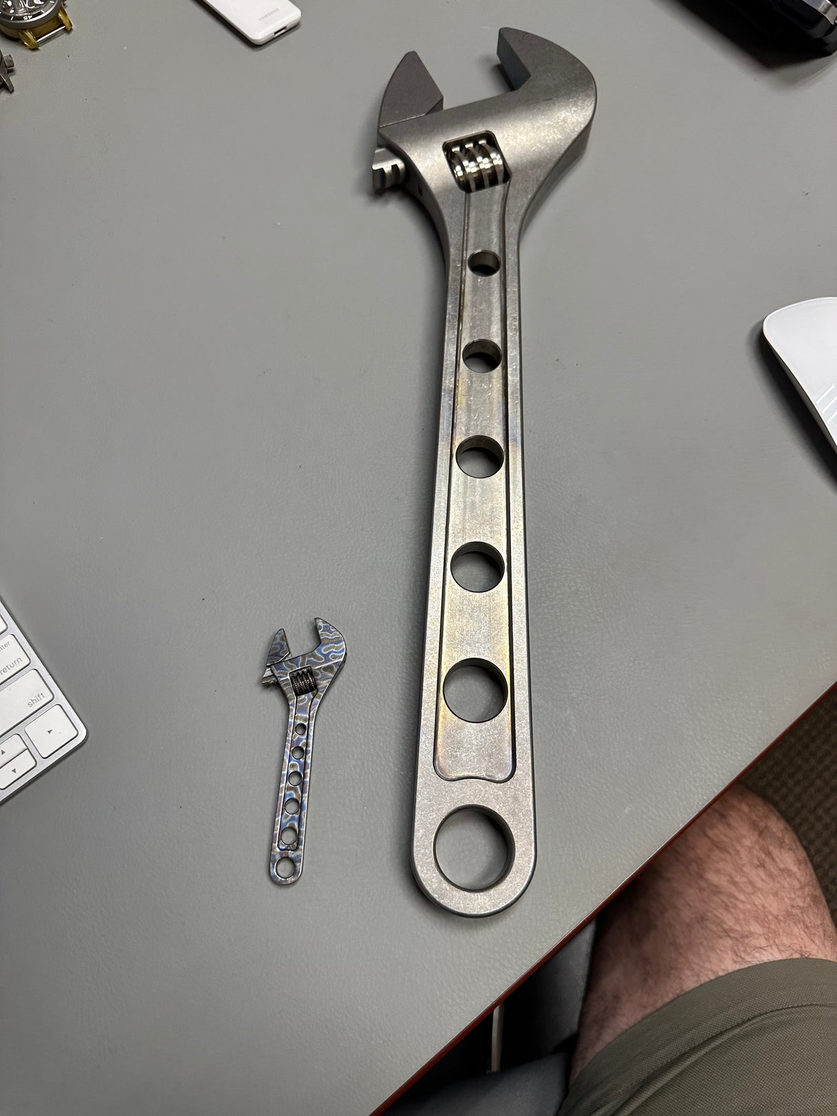 CountyComm Adjustable Wrench Titanium 18"