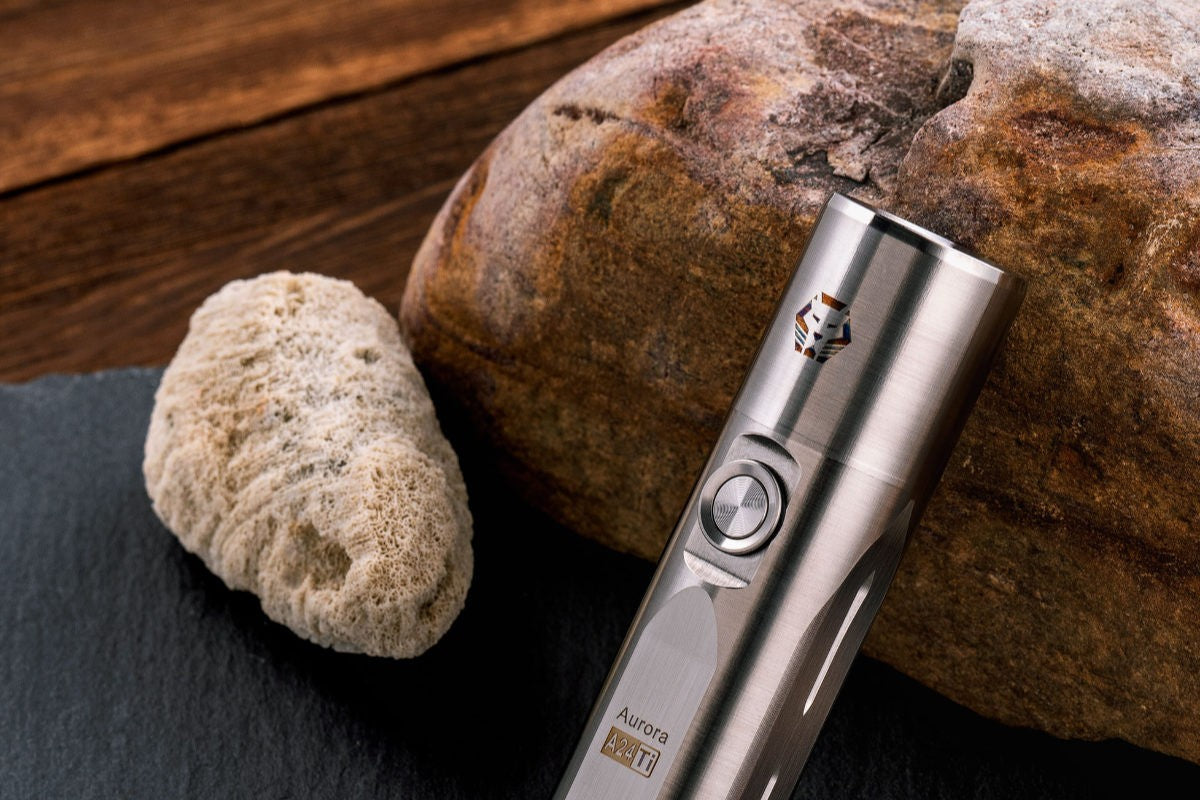 ロビーボン　S3チタン RovyVon S3 Ti Titanium LED Flashlight,1800 Lumen Super