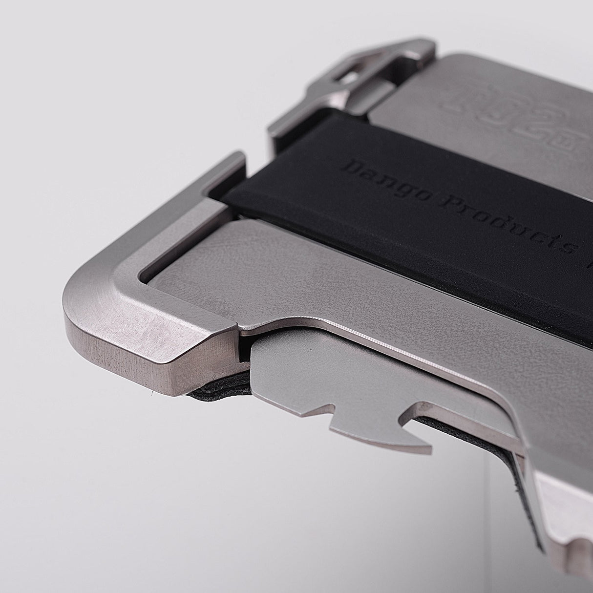 T02 Tactical Titanium - Lompakko