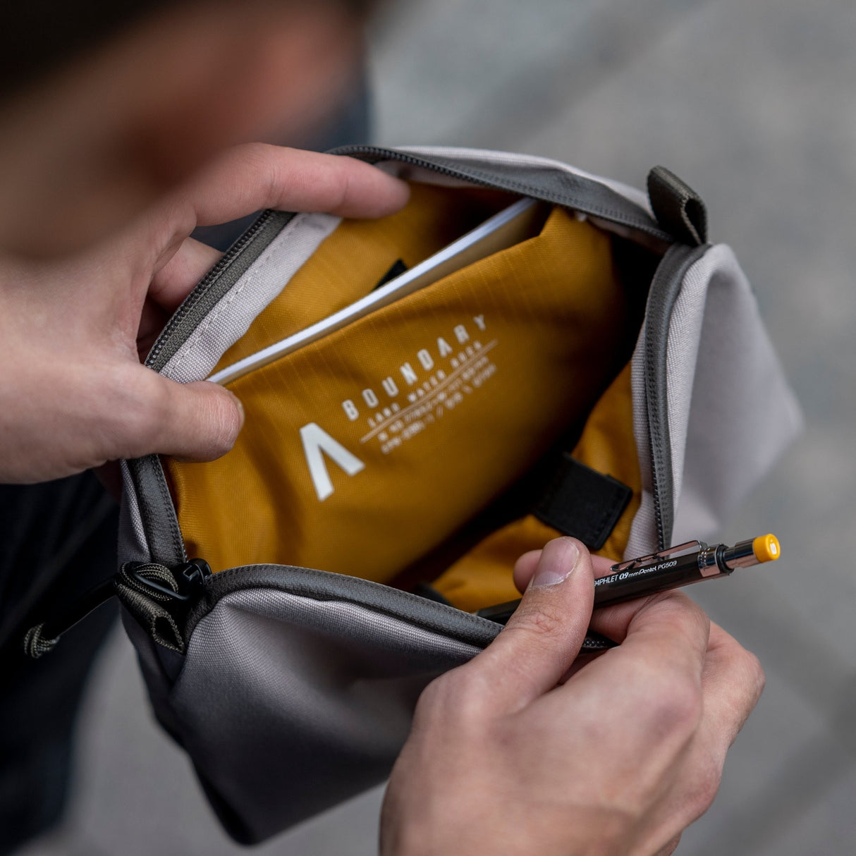 Rennen Pouch