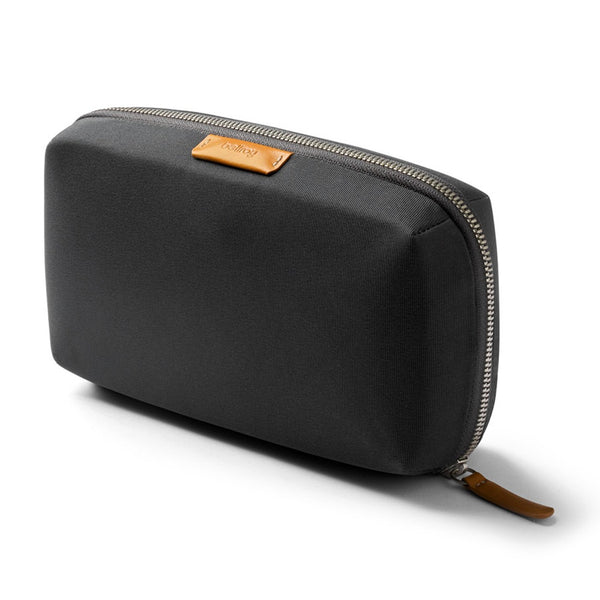 旅行かばん・小分けバッグ Bellroy Tech Kit Tech Kit | A clever zip pouch to store your tech accessories