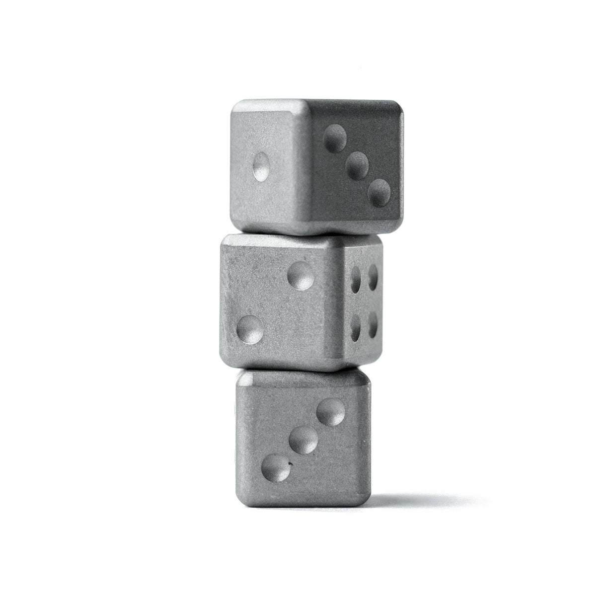 Titanium Dice V2 3-Pack - Noppasetti