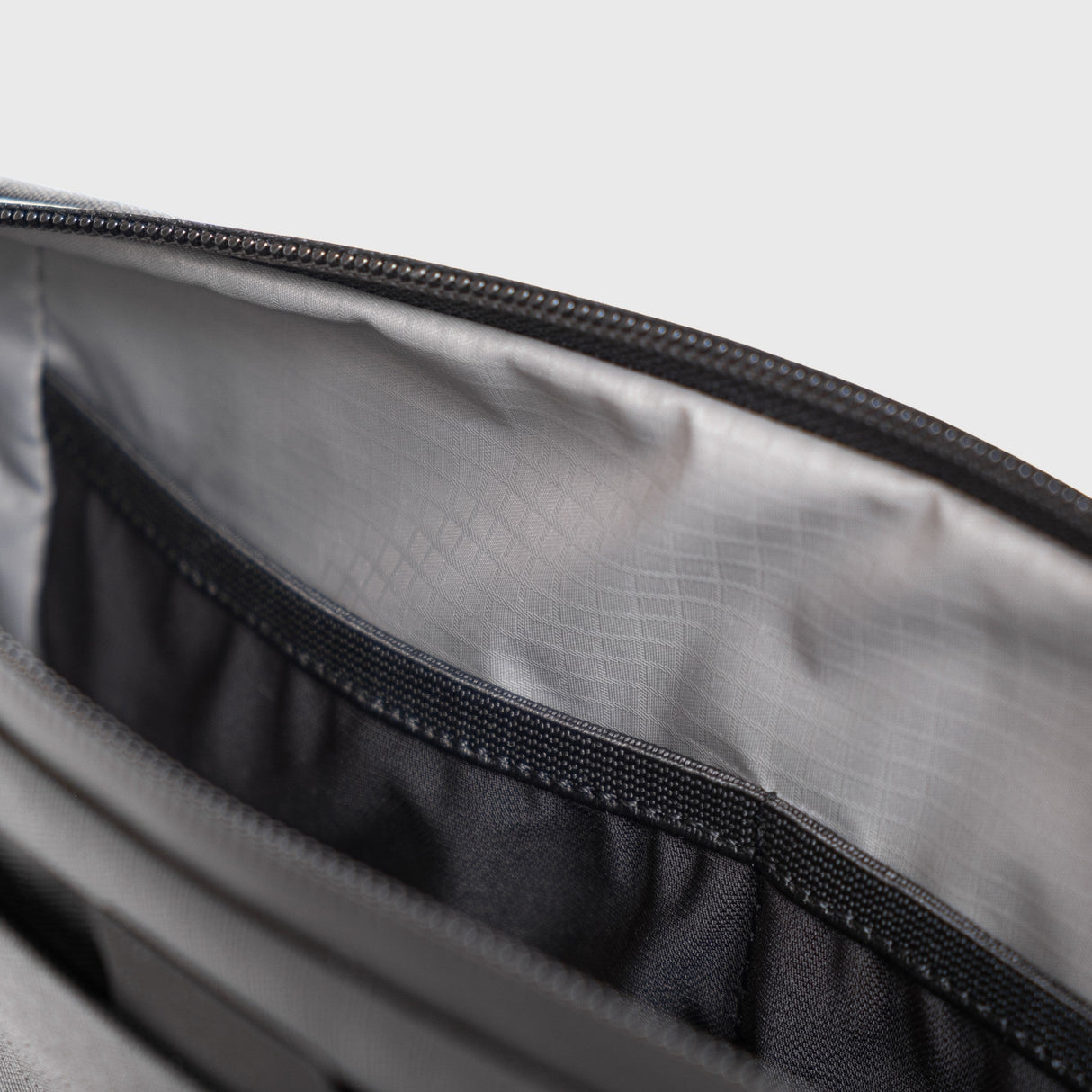 XB:01 Crossbody 3 L