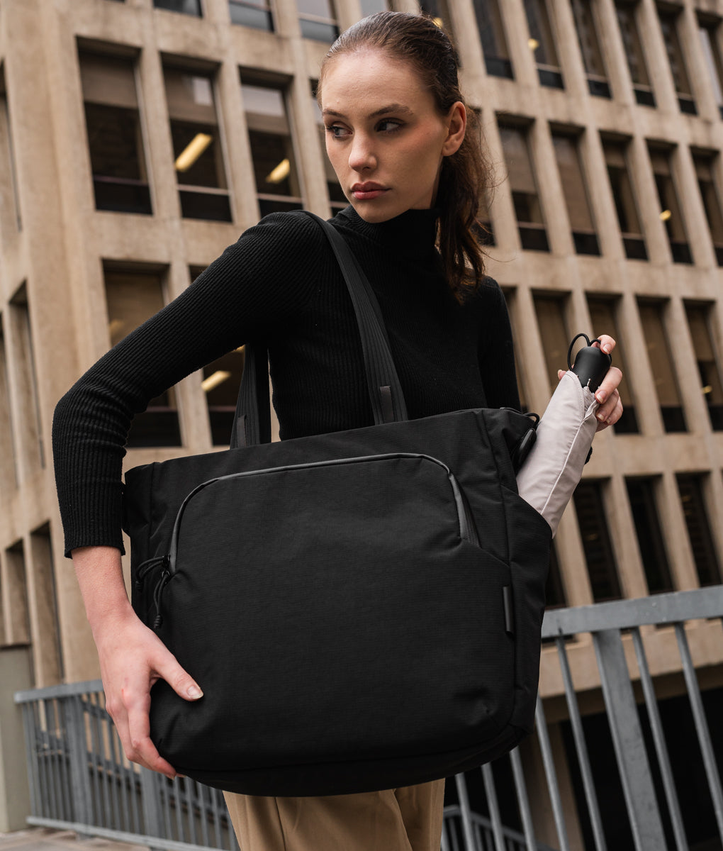 Bravo_Tote_V2_Black_L_WEB-3.jpg
