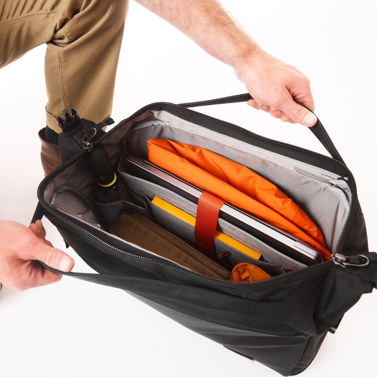 Transit Briefcase 20 L - Laukku