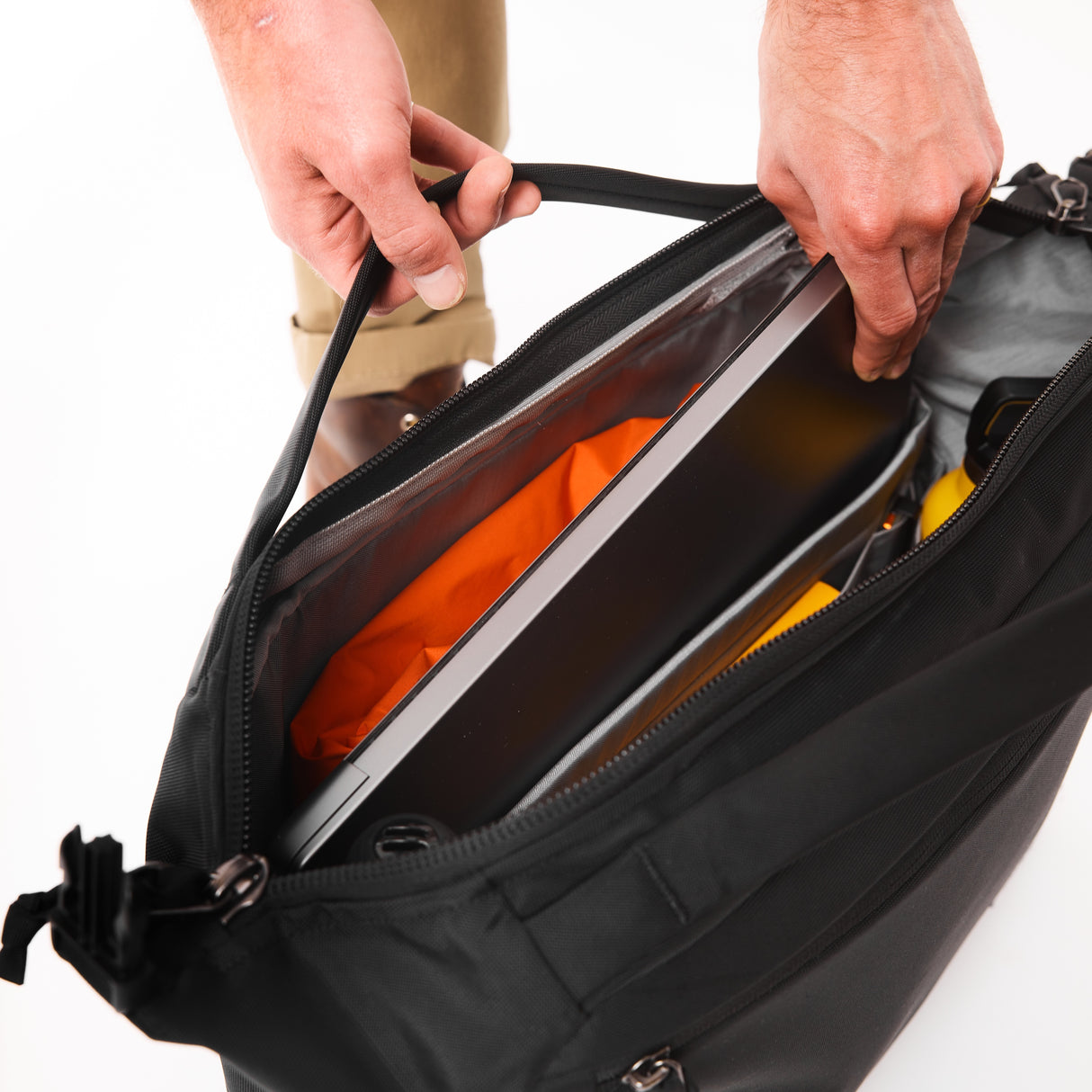 Transit Briefcase 20 L - Laukku