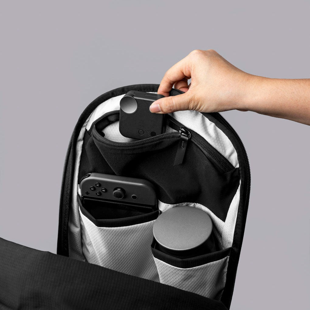MetroBackpackAxoflux400DBlack_0008_edited.jpg