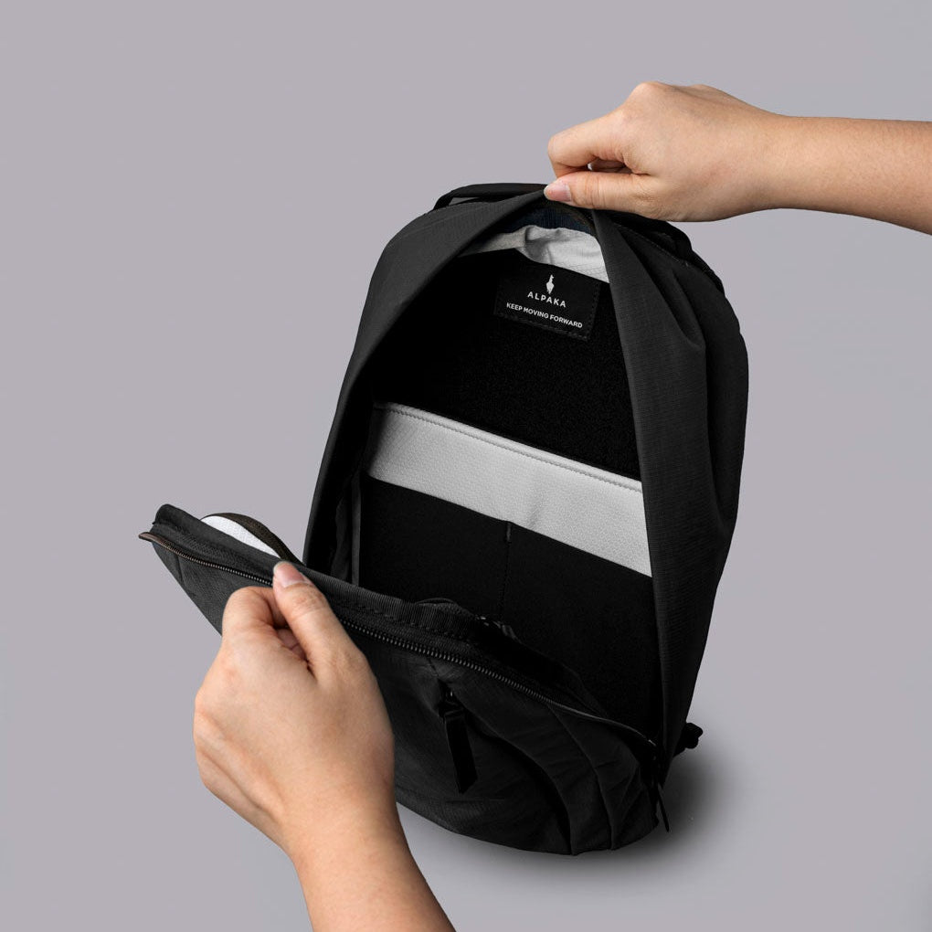 MetroBackpackAxoflux400DBlack_0013_edited.jpg