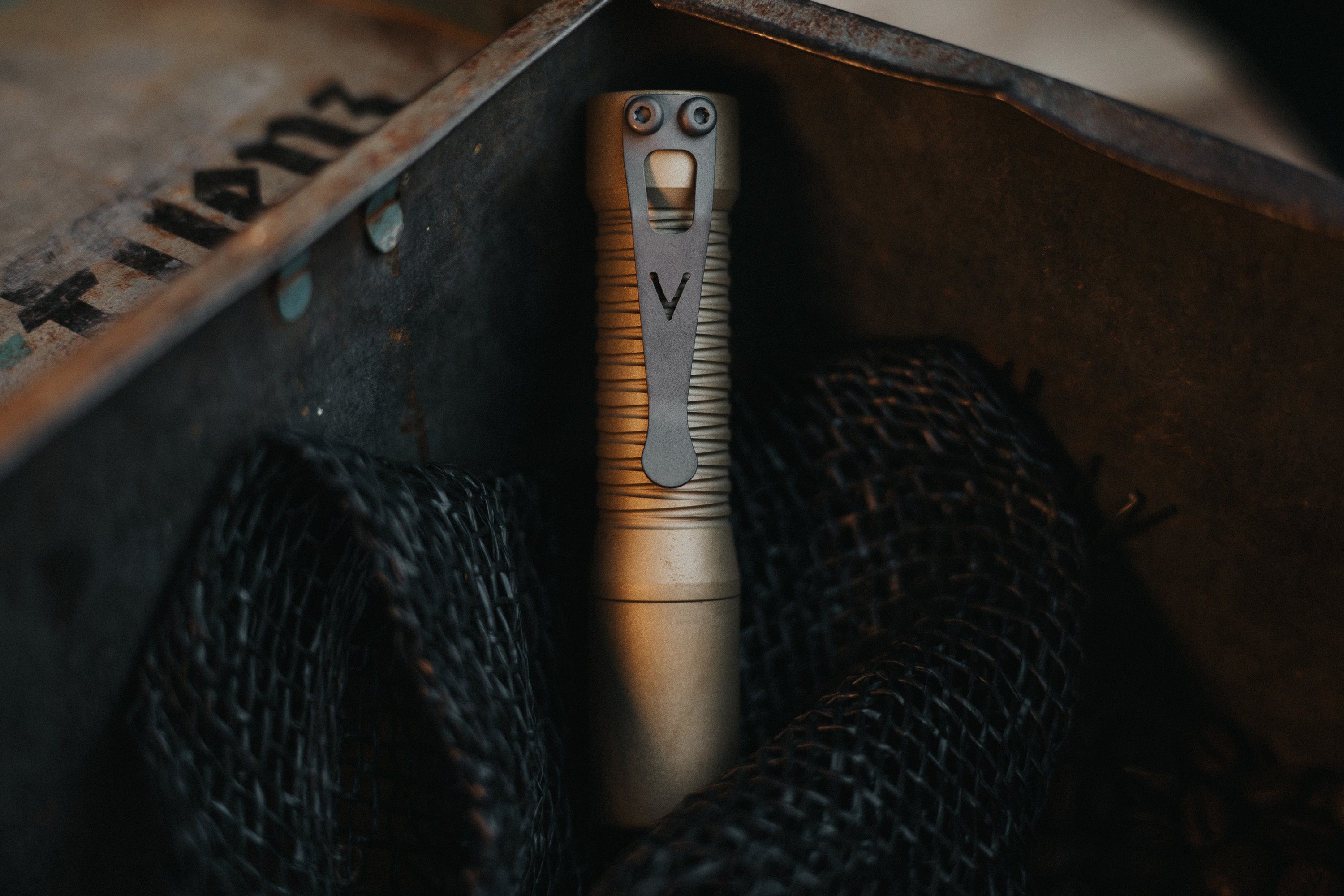 CWF Custom Flashlights Pathfinder Brass Flashlight – Mukama