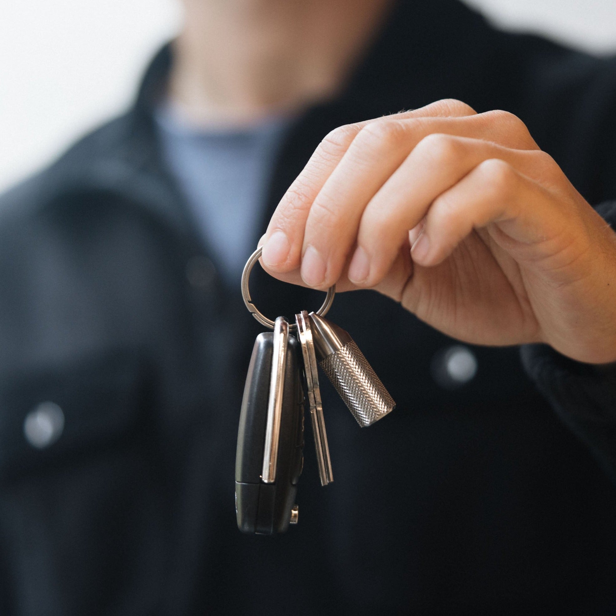 Wingback Key Cache Titanium – Mukama