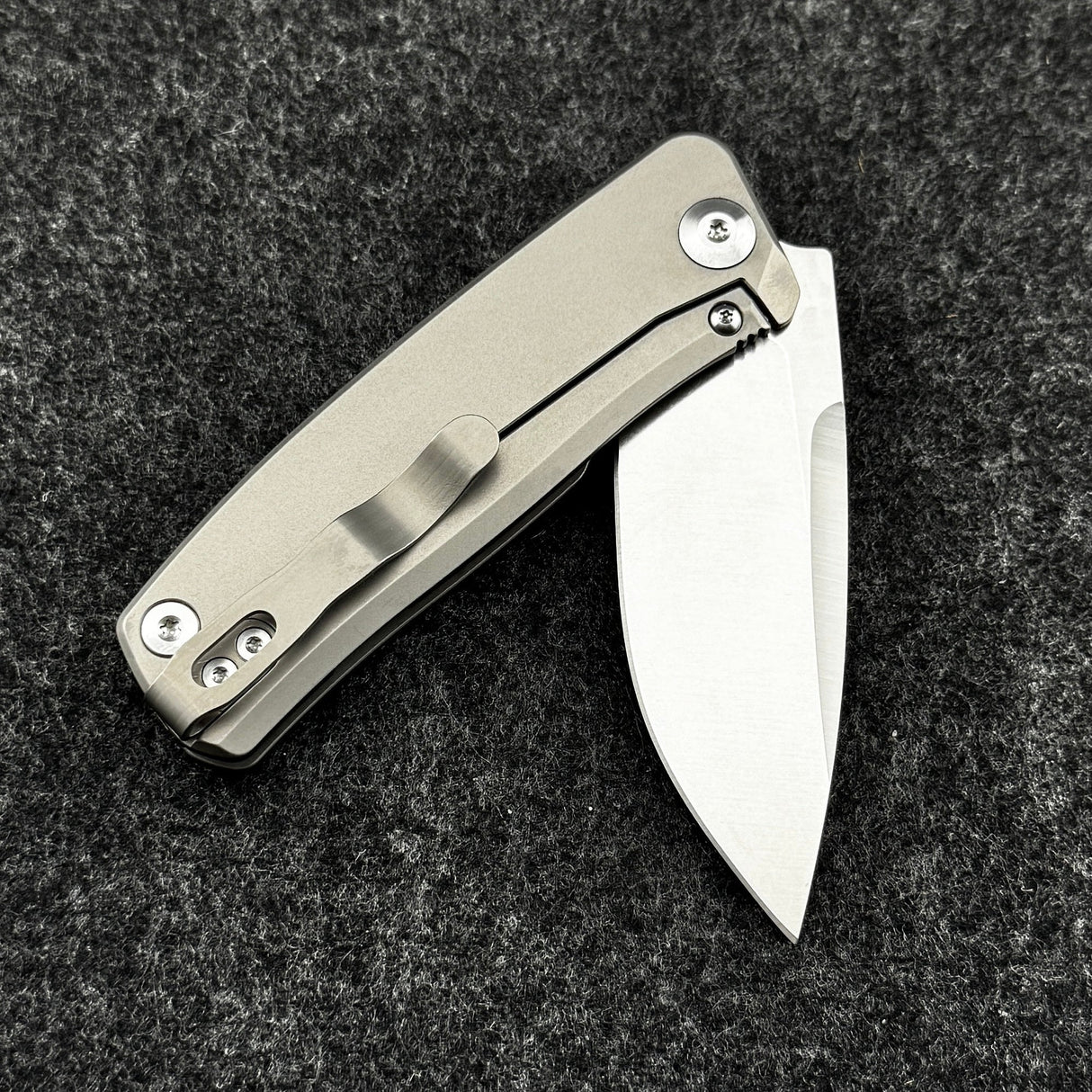 CornCraft Redshift Thumb Stud Knife