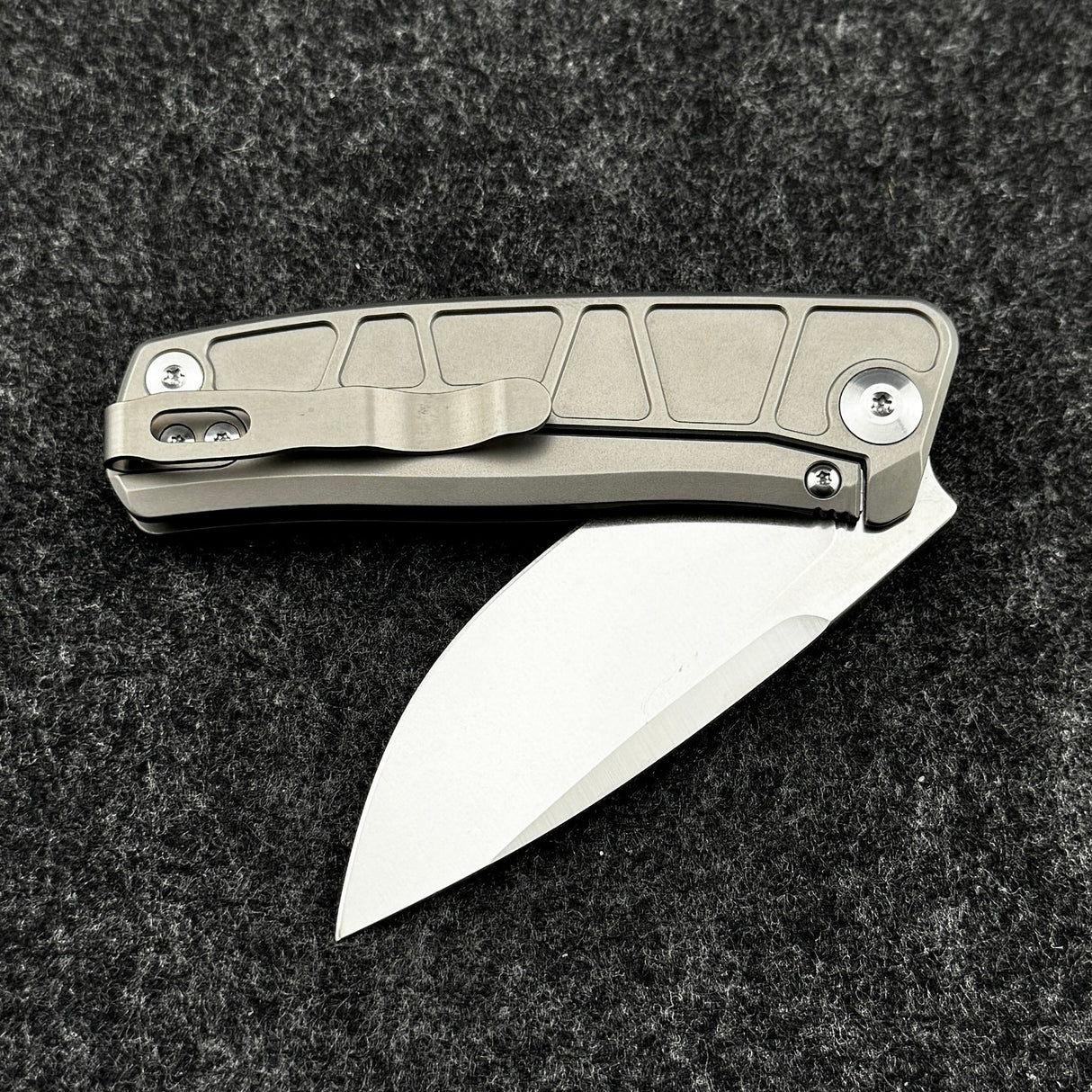 CornCraft Redshift Thumb Stud Knife