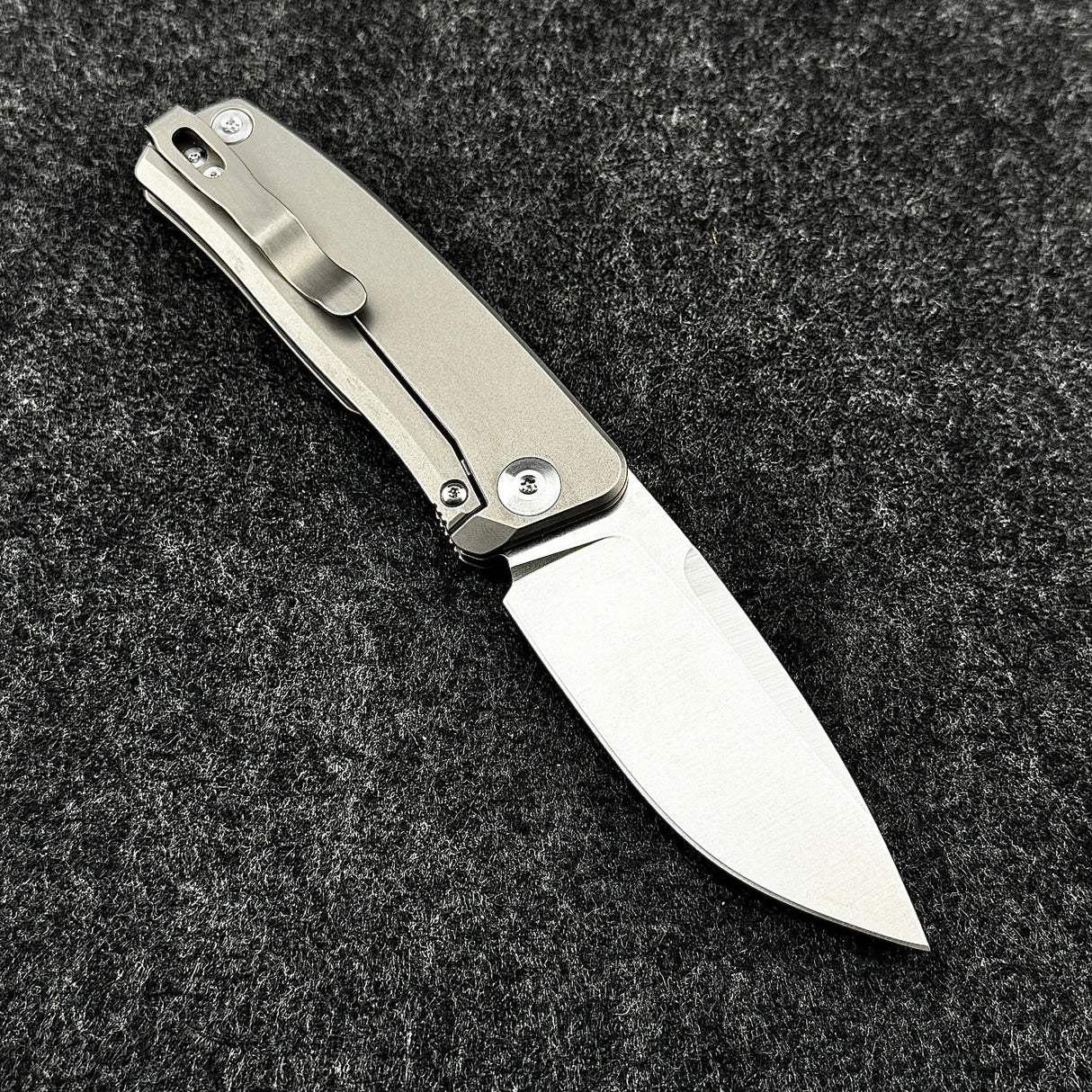 CornCraft Redshift Thumb Stud Knife