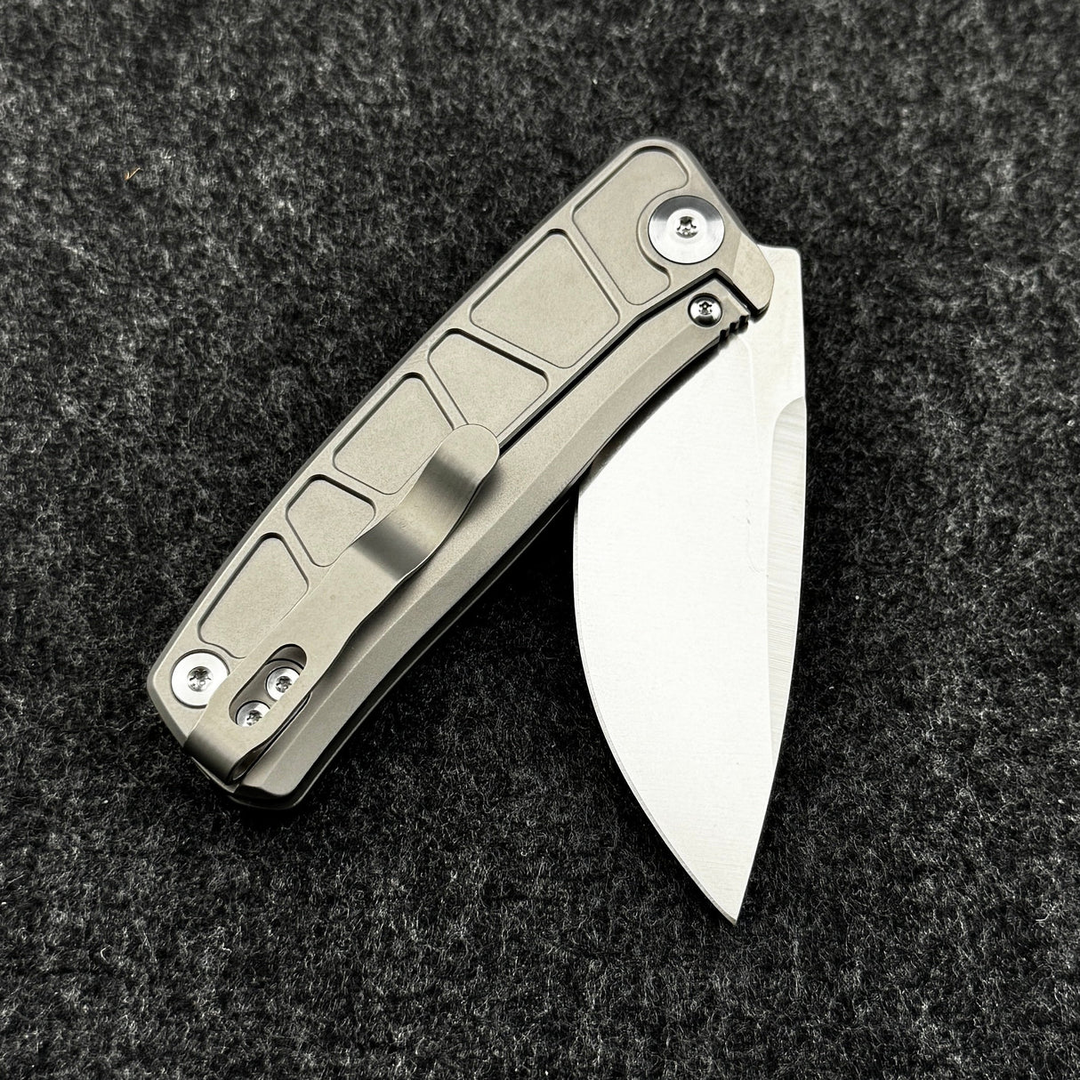 CornCraft Redshift Thumb Stud Knife