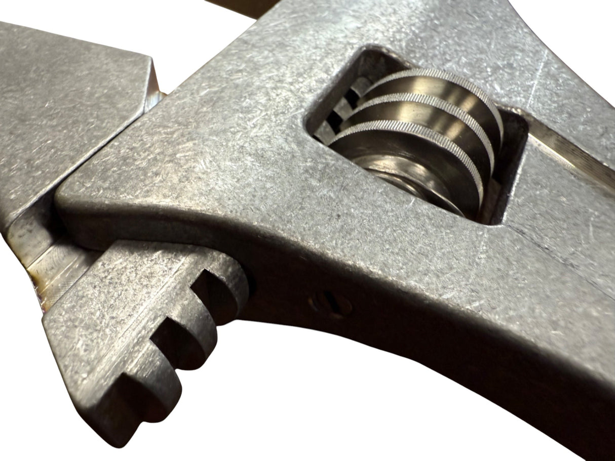 CountyComm Adjustable Wrench Titanium 18"
