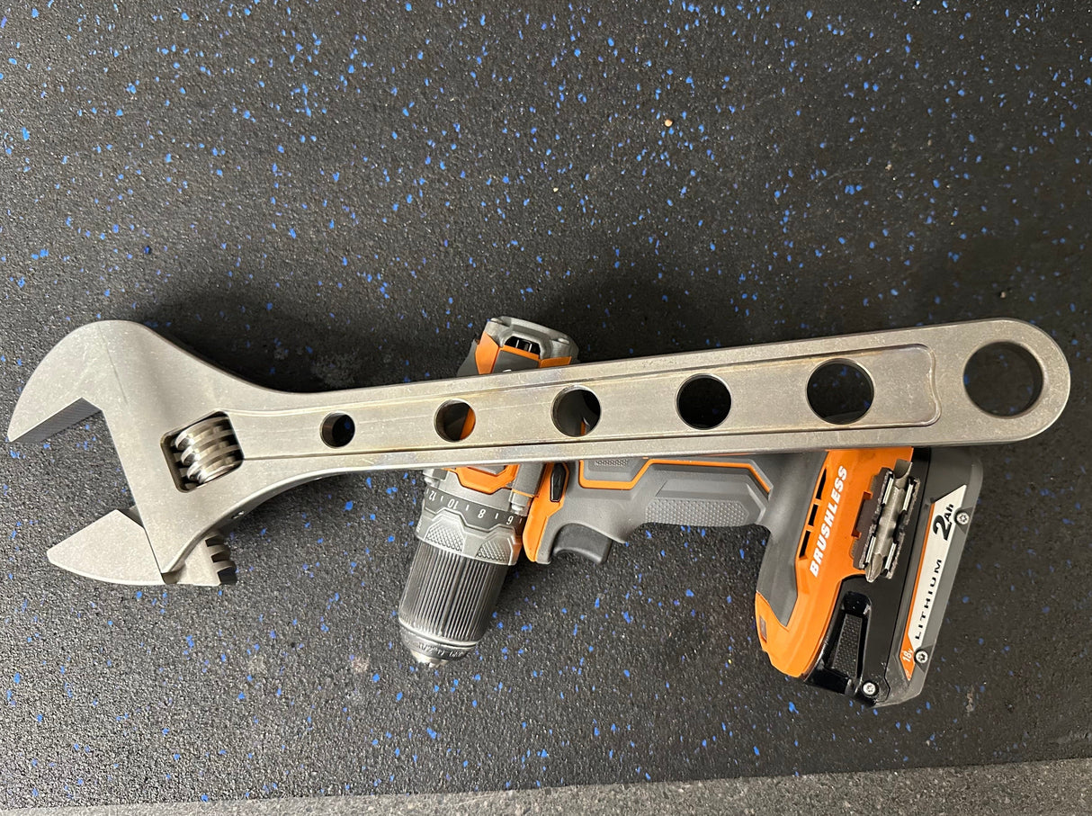 CountyComm Adjustable Wrench Titanium 18"