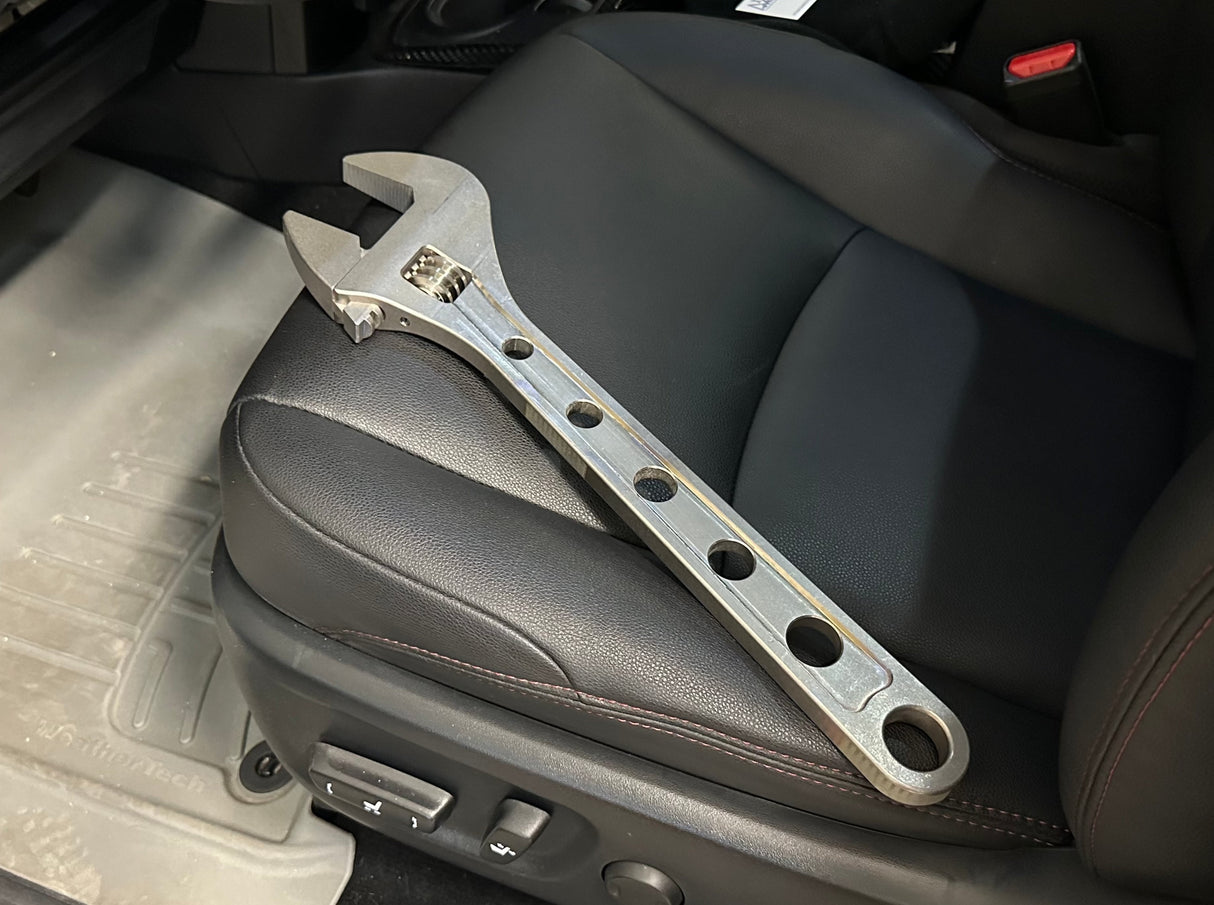 CountyComm Adjustable Wrench Titanium 18"