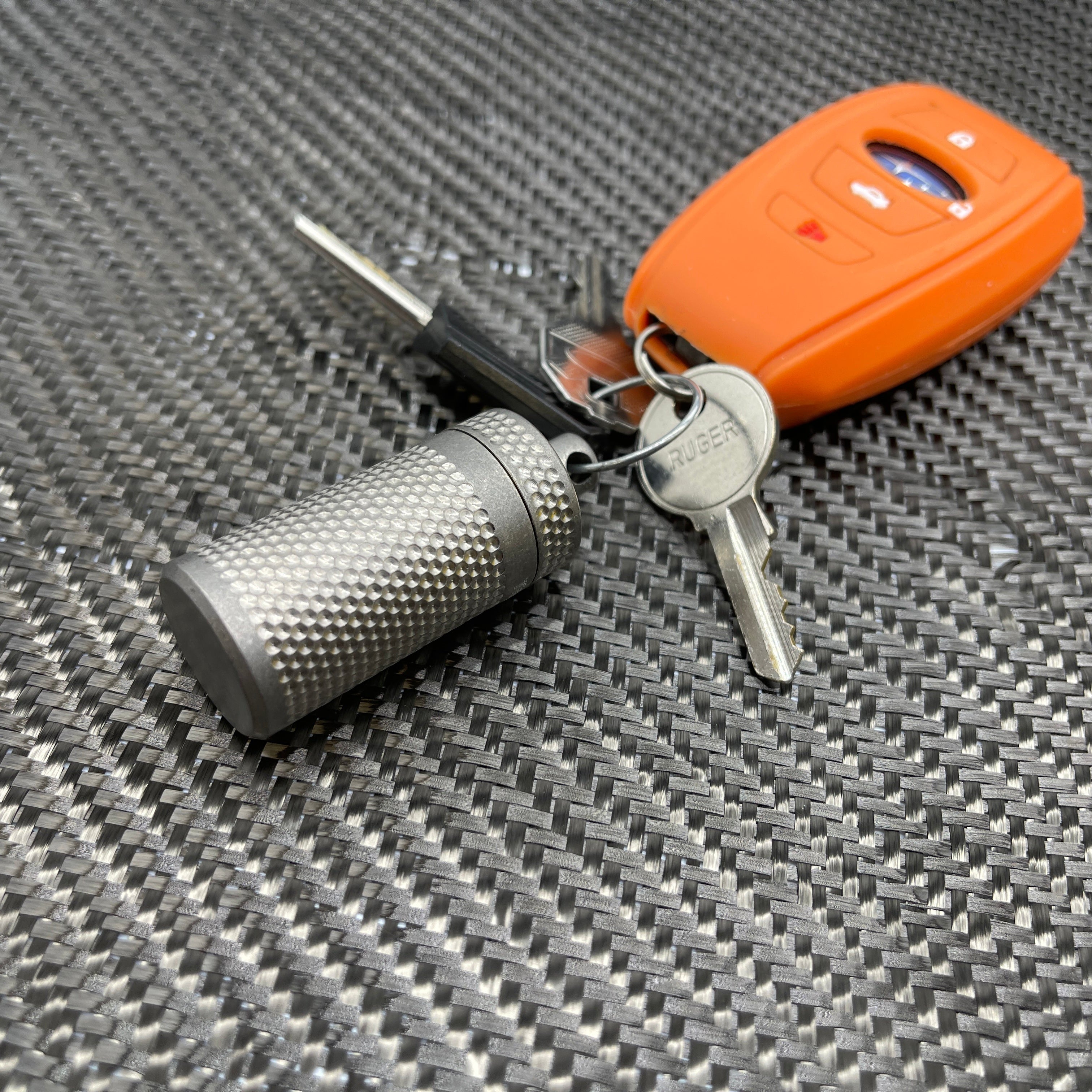 CountyComm Piccolo XL Titanium Vault (V2) – Mukama