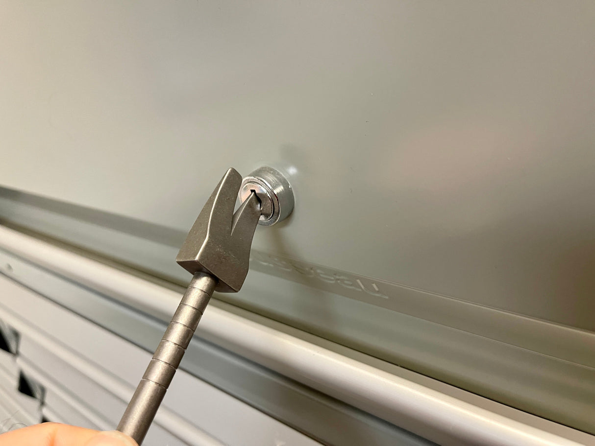 CountyComm Titanium Hooligan Tool 4"