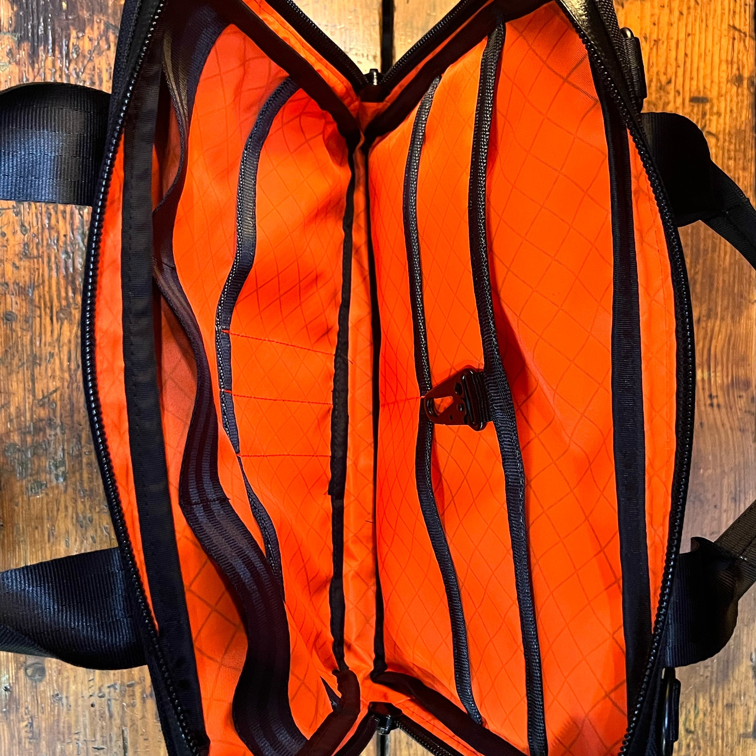 Defy Slim Briefcase – Mukama
