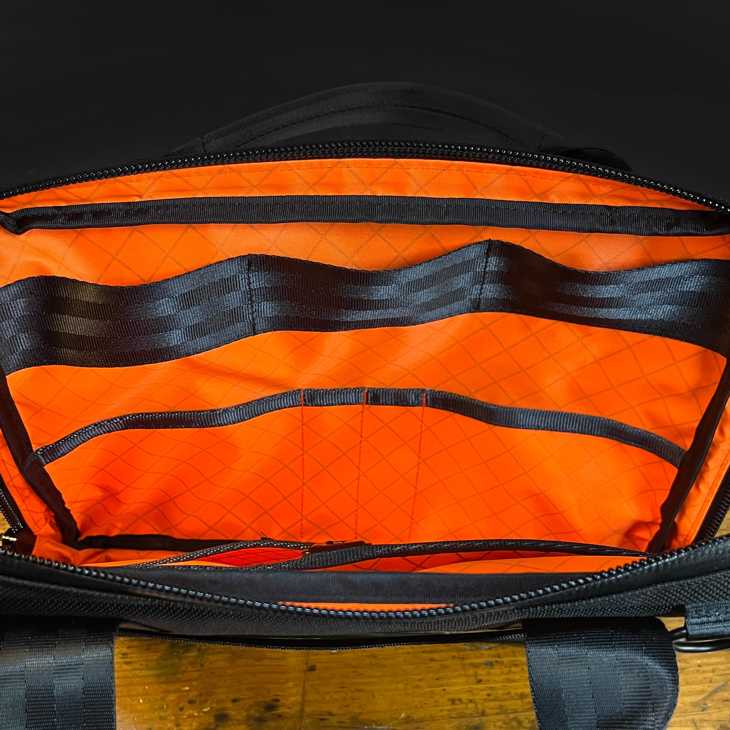 Defy Slim Briefcase – Mukama