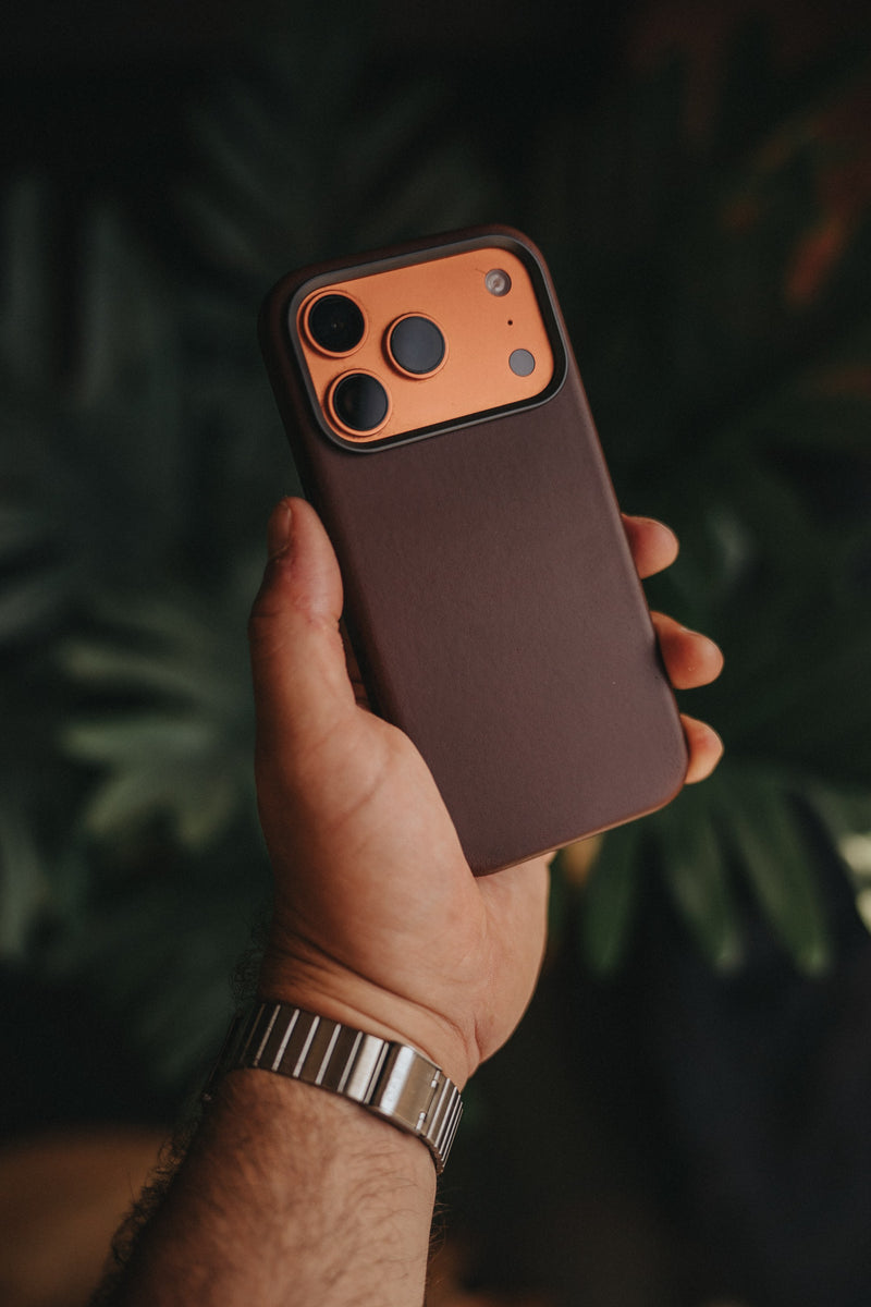 Nomad Traditional Leather Case Horween iPhone Series 17