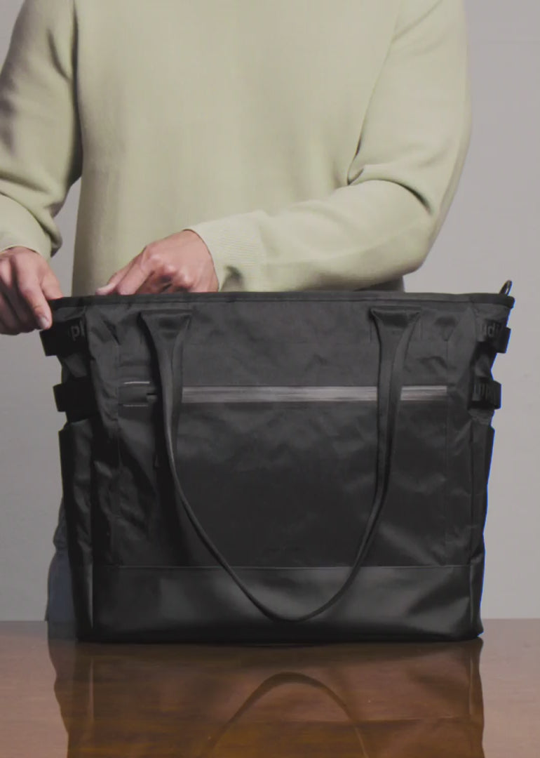 Sympl All Terrain Tote 20L　トートバッグ ブラック Sympl All Terrain Tote | Sustainable, Durable, Premium
